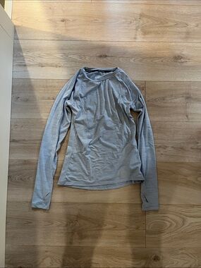 Women’s Long-Sleeve Performance Top - Light Gray